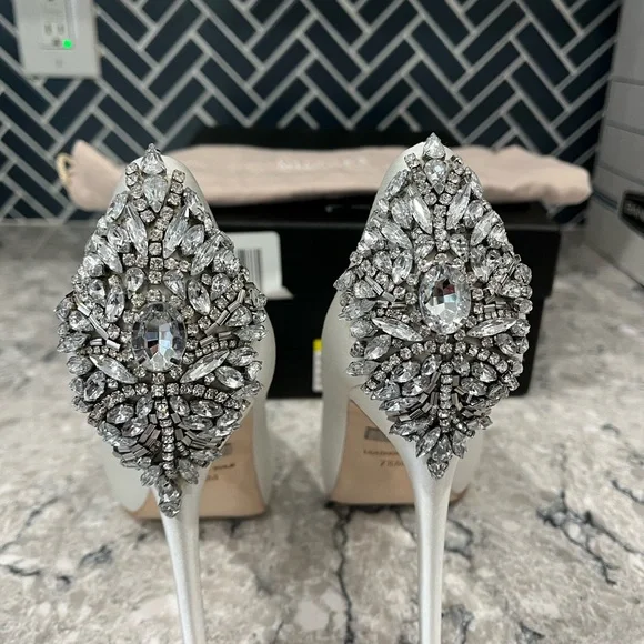 Size 7.5 Badgley Mischka white peep-toed pumps. New with box. Retails for $245. - Picture 2 of 7